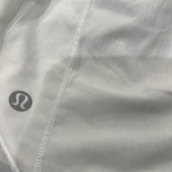 (6252) LULULEMON Hotty Hot Short II (Long 4") White/Barely Beige in Sz 6 *Loved - Picture 7 of 8